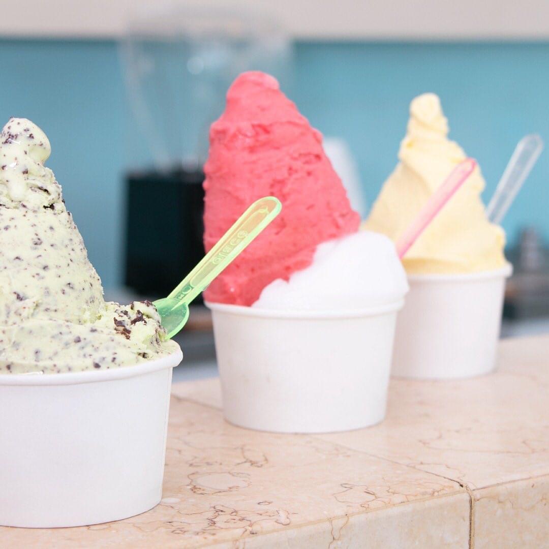 Variedad de sabores de helado en MOKKA